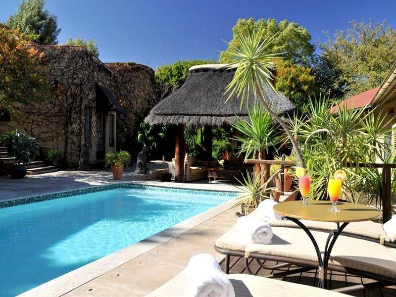 Villa Verdi Guesthouse Виндхук Экстерьер фото